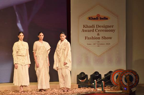 Khadi To Get Trendier With 60 New Designs; KVIC Awards Budding Fashion Designers In Khadi Fashion Show